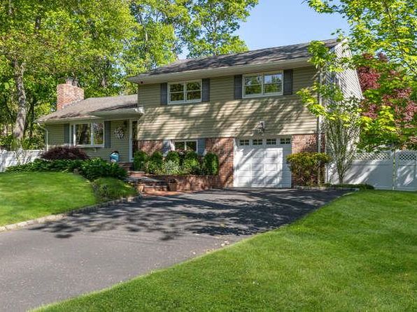 54 Wyoming Drive, Huntington Station, NY 11746