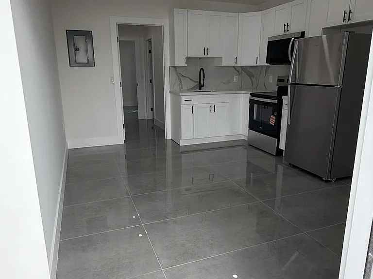935 Jefferson Ave #10 — Photo 2
