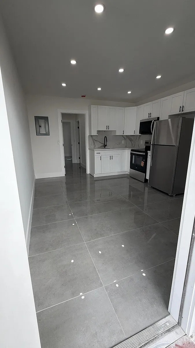 Building Photo - 935 Jefferson Ave #10