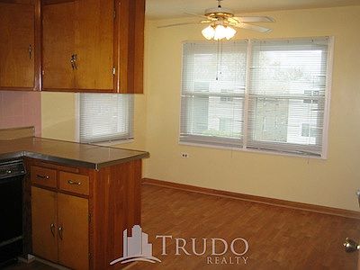 3rd image of 2642 W Farragut Ave #2