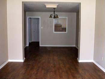 3rd image of 906 Westview St
