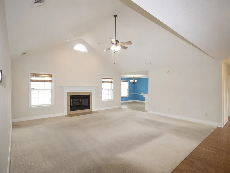 1008 Houndsbark Ct — Photo 6