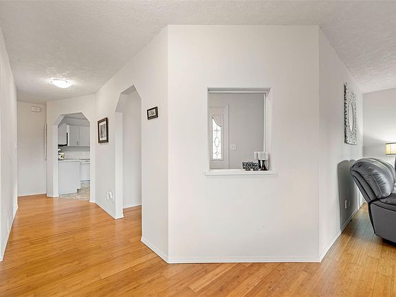 3rd image of 1149 Walkem Rd