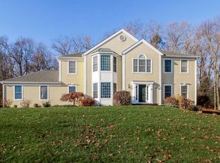 8 Lyndenwood Dr, Brookfield, CT 06804