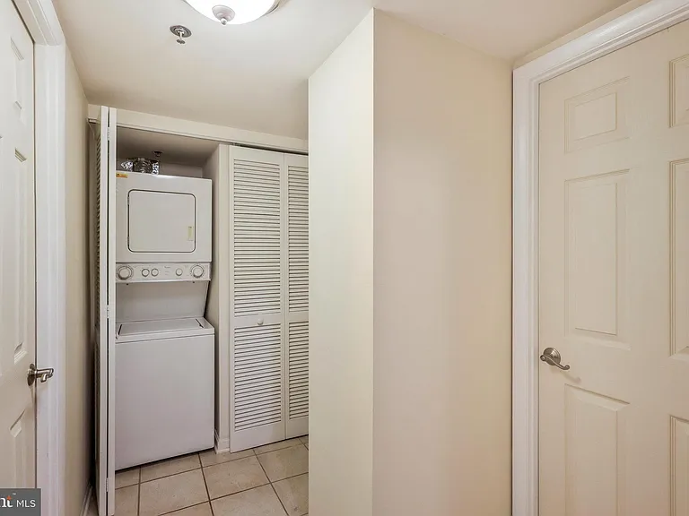 1001 N Vermont St #413 — Photo 9