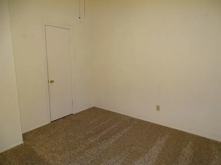 212 N Troy Ave #B — Photo 12