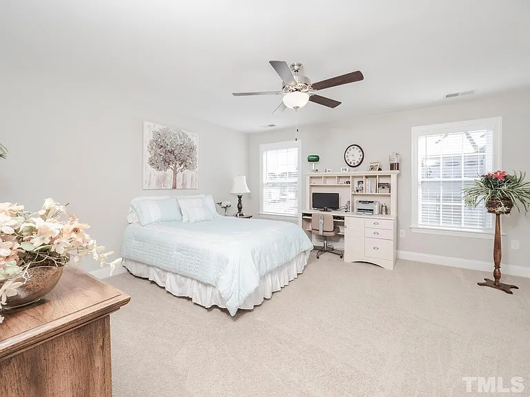 560 Barneswyck Dr — Photo 18