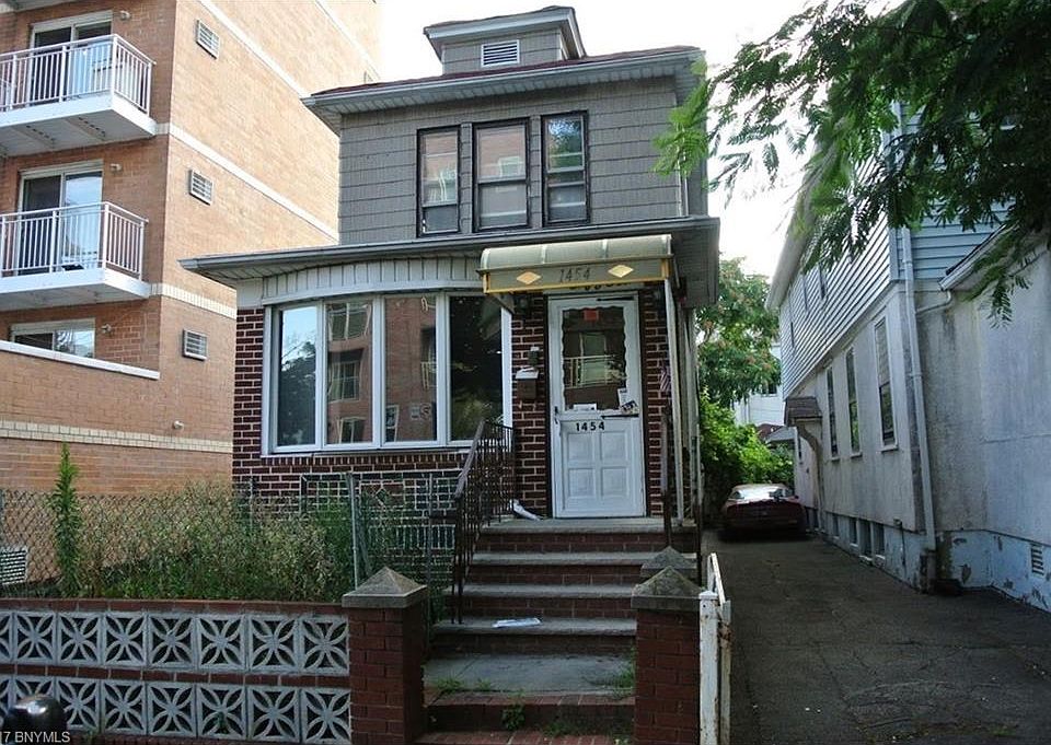2nd image of 1454 W 5th St