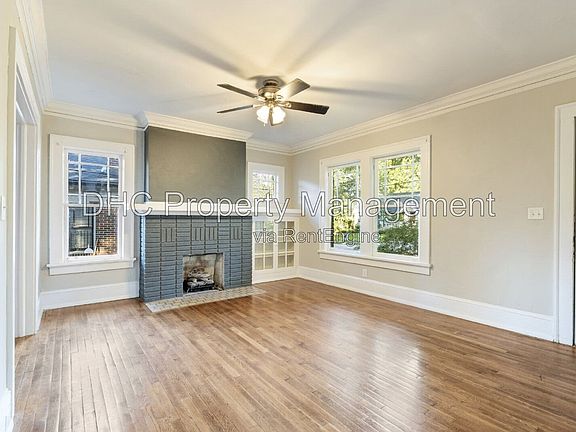5th image of 988 Woodbourne Dr SW
