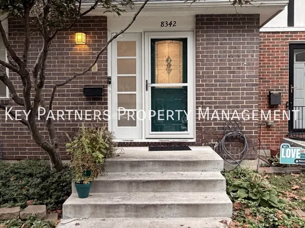 8342 Hadley St, Overland Park, KS 66212