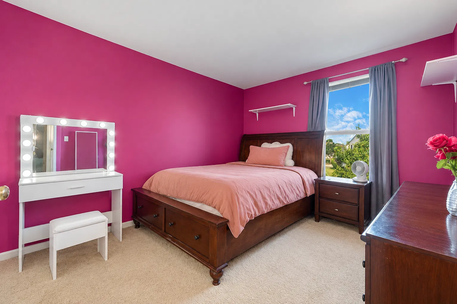 5 bed, 2470 sqft, $5,000 — Photo 2