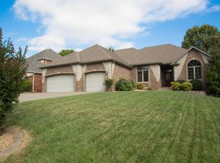 1019 W Parkhill Cir, Springfield, MO 65810