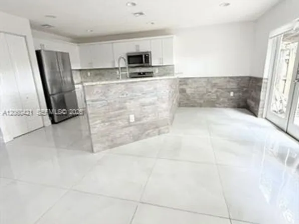 11612 NW 50th Ter #Townhouse 11612, Miami, FL 33178