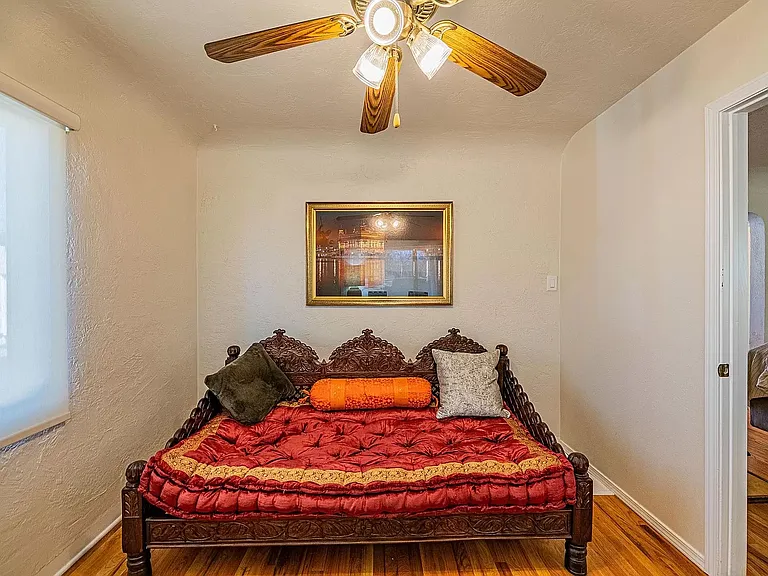 312 Quincy St NE — Photo 8