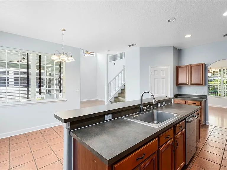 3813 Goldenglow Dr — Photo 8