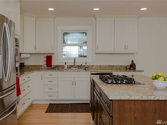 5th image of 762 18th Ave W