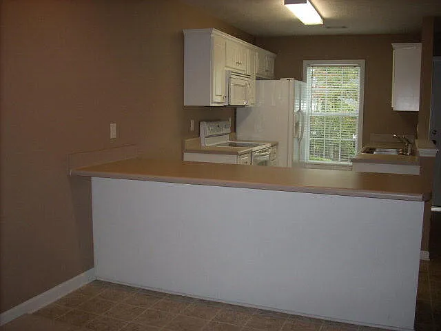 2 bed, 2.0 bath, 1107 sqft, $1,350 — Photo 2