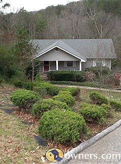 East Brainerd neighborhood with privacy!