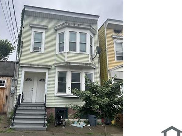 34 Elizabeth St APT 1