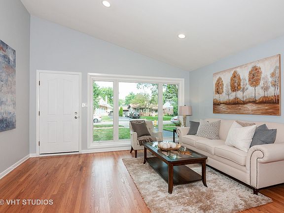 3rd image of 352 N Lombard Ave