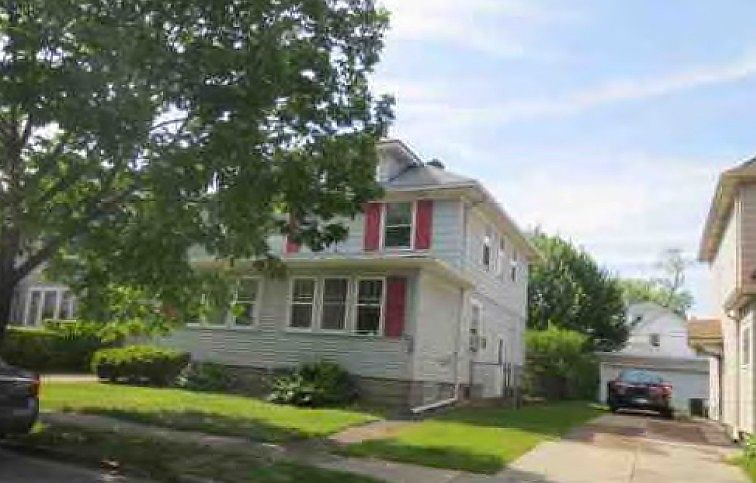 2nd image of 128 Washington Ave