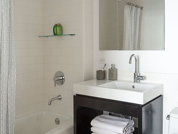 2nd image of 550 W 54th St APT 620