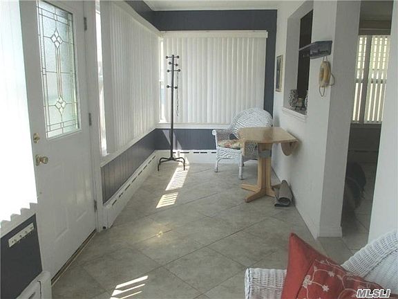 3rd image of 32 Wyoming Ave