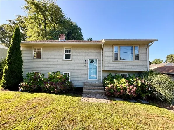 94 Conanicus Rd, Narragansett, RI 02882