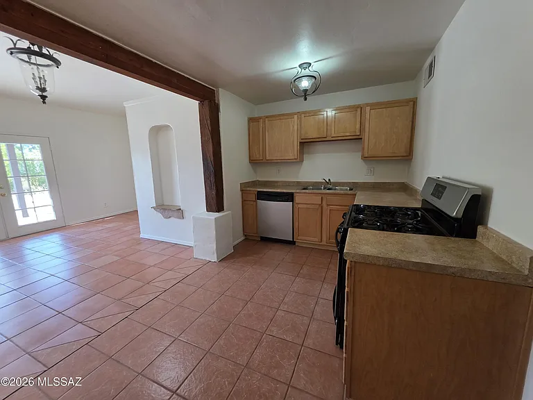 3331 E 24th St — Photo 11
