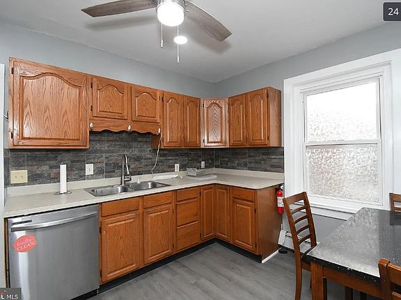 3rd image of 379 N Charlotte St Floor 2