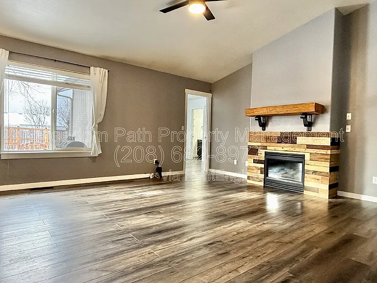 1382 W Tanager Ave — Photo 5