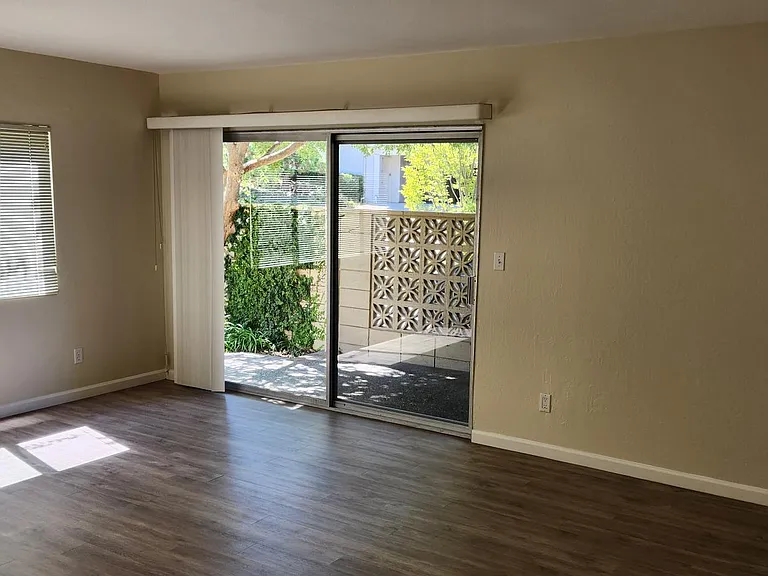 1308 Palos Verdes Dr #6 — Photo 3