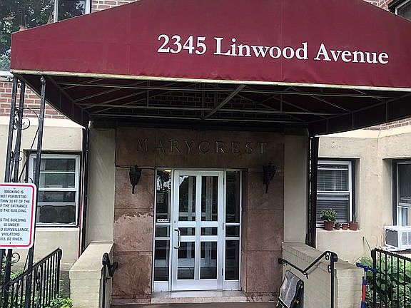 2nd image of 2345 Linwood Ave APT 3C
