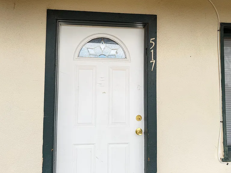 517 Palm Dr — Photo 13