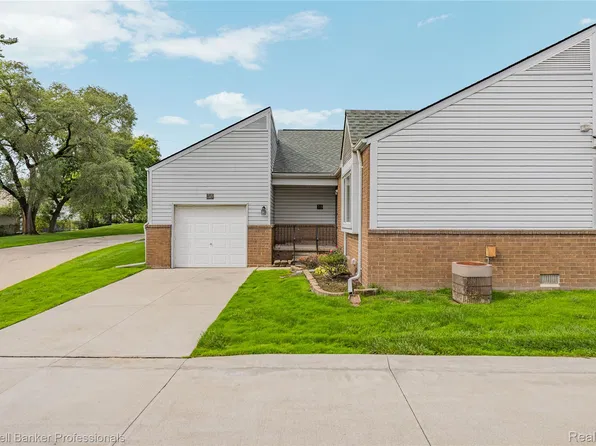 715 Claire Pointe Ct E, Saint Clair Shores, MI 48081