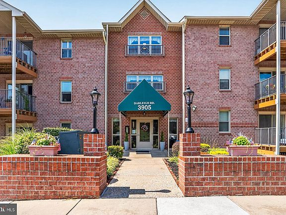 2nd image of 3905 Darleigh Rd APT G