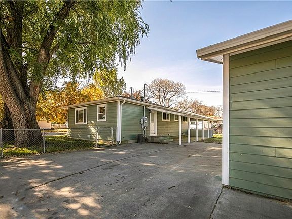 2nd image of 1303 Lynn Ave