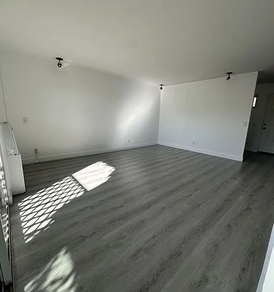 9018 Keith Ave — Photo 6