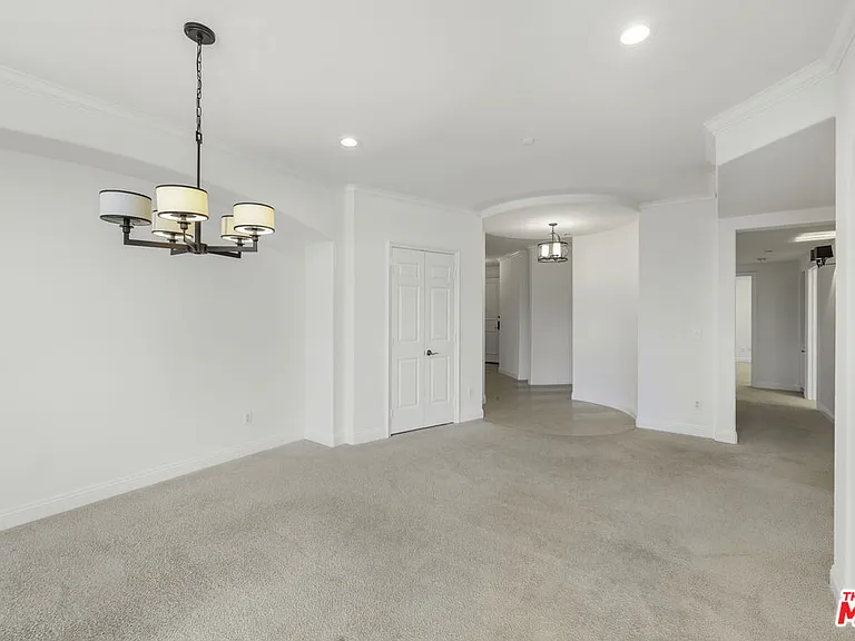 1820 Benecia Ave #402 — Photo 23