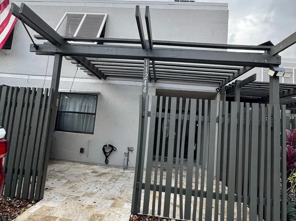 11244 NW 14th Ct, Pembroke Pines, FL 33026