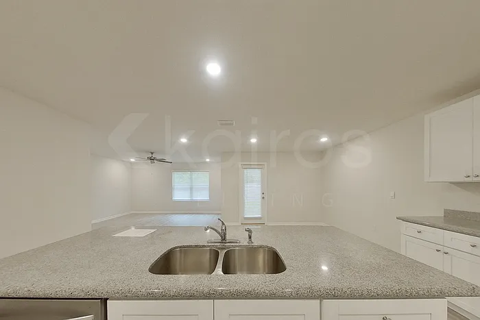 285 Monarch Ln — Photo 12