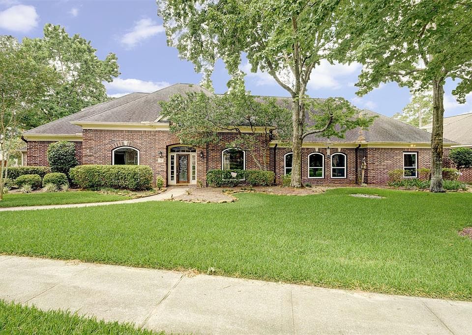 1st image of 24 Champion Villa Dr