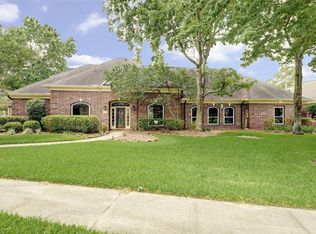24 Champion Villa Dr, Houston, TX 77069