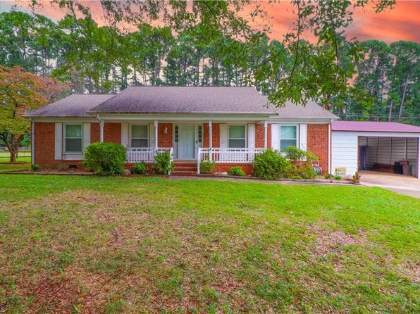 8102 Tam Oshanter Dr, Greensboro, NC 27409