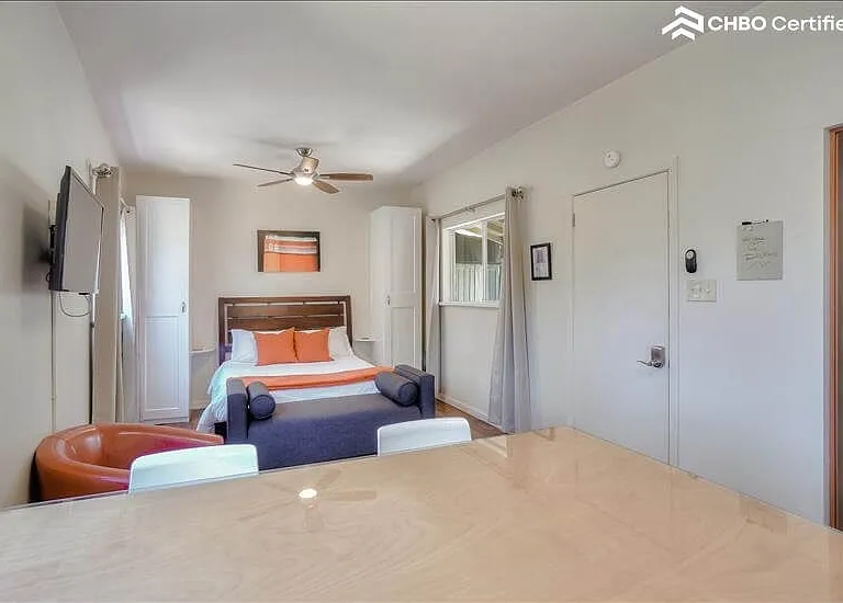 556 Vermont St — Photo 7