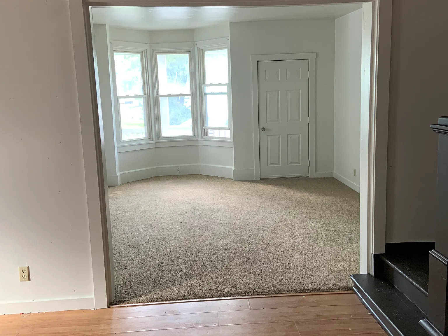 3 bed, 1.5 bath, $1,000 — Photo 1