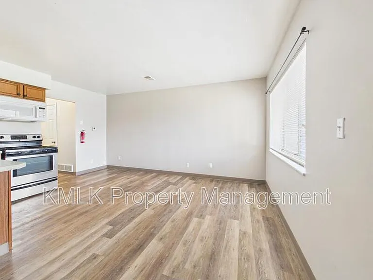 685 Sherman St — Photo 7