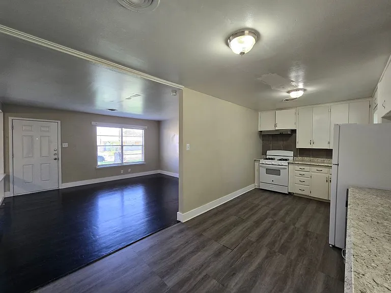 208 W Anderson Ave — Photo 7
