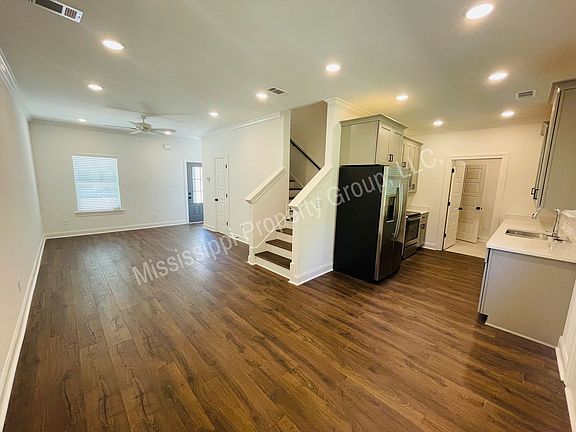 5th image of 580 Meadow Crest Cir