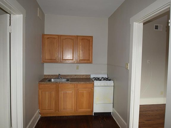 2nd image of 345 Alexander St #9